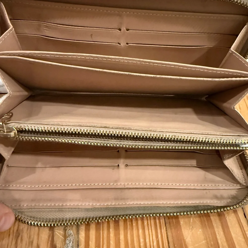 Louis Vuitton Vernis Patent Zip Wallet in Nude Beige
